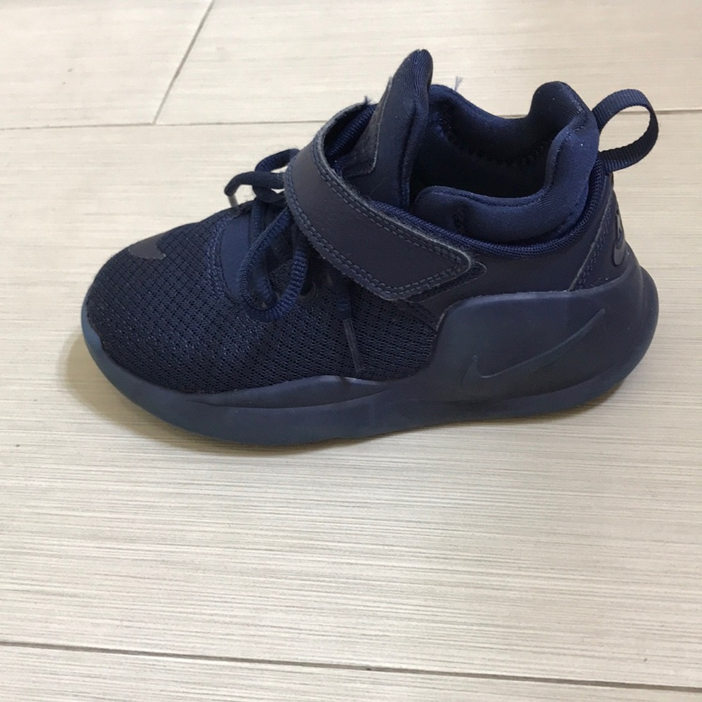 Nike Navy blue Shoes EUC